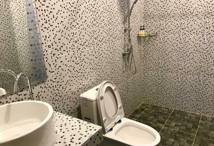 Дом 3 Спальни, Aly’s House