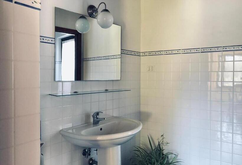 テラス付き１ベッドルームアパートメント, Agriturismo Castelvecchio, Casa Vacanza Con Piscina A Fabriano