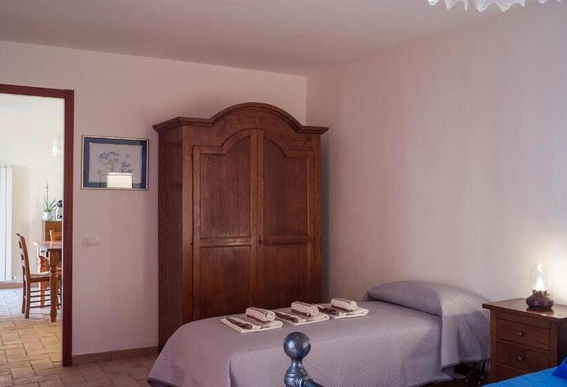 庭の見える１ベッドルームアパートメント, Agriturismo Castelvecchio, Casa Vacanza Con Piscina A Fabriano
