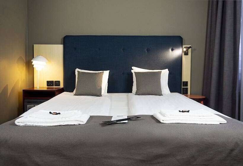 Номер Deluxe, First Hotel Central