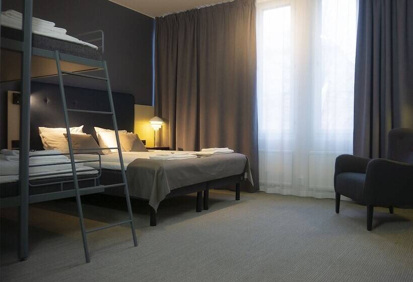Семейный Номер, First Hotel Central