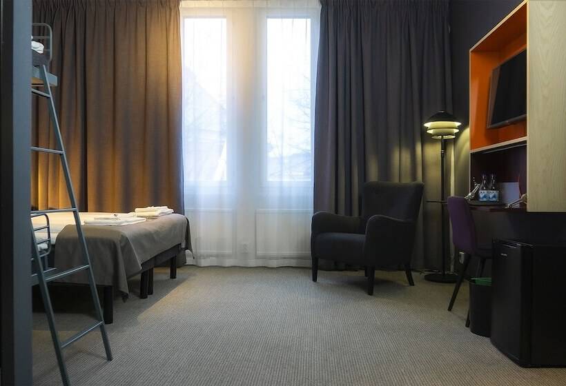 Quarto Familiar, First Hotel Central