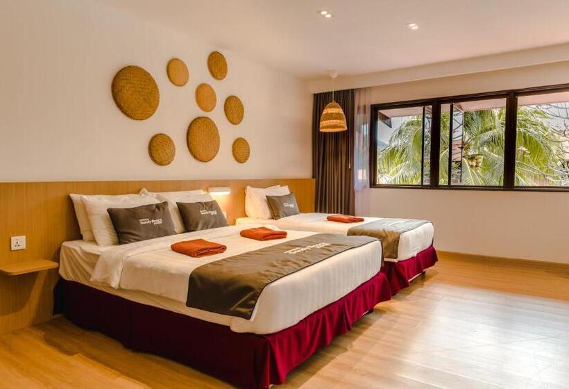 اتاق لوکس سه تخته, Pangkor Sandy Beach Resort