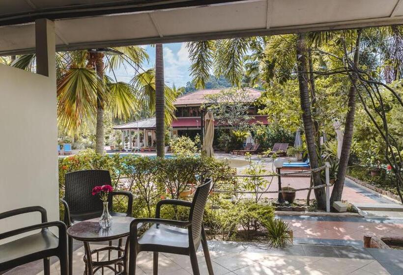 اتاق لوکس چهار تخته, Pangkor Sandy Beach Resort