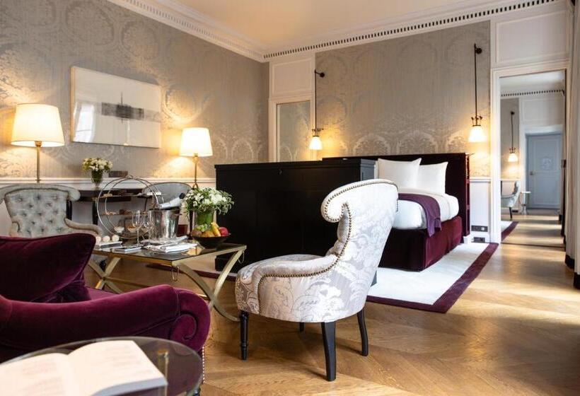 Junior Suite avec Terrasse, La Réserve Paris Hotel & Spa