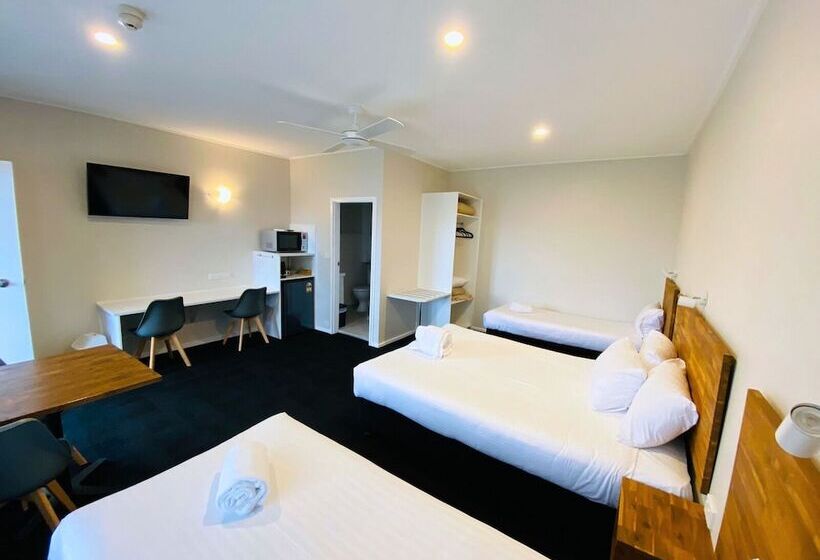 家庭间, Nowra Motor Inn