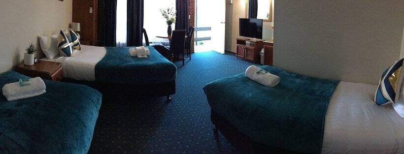 家庭间, Nowra Motor Inn
