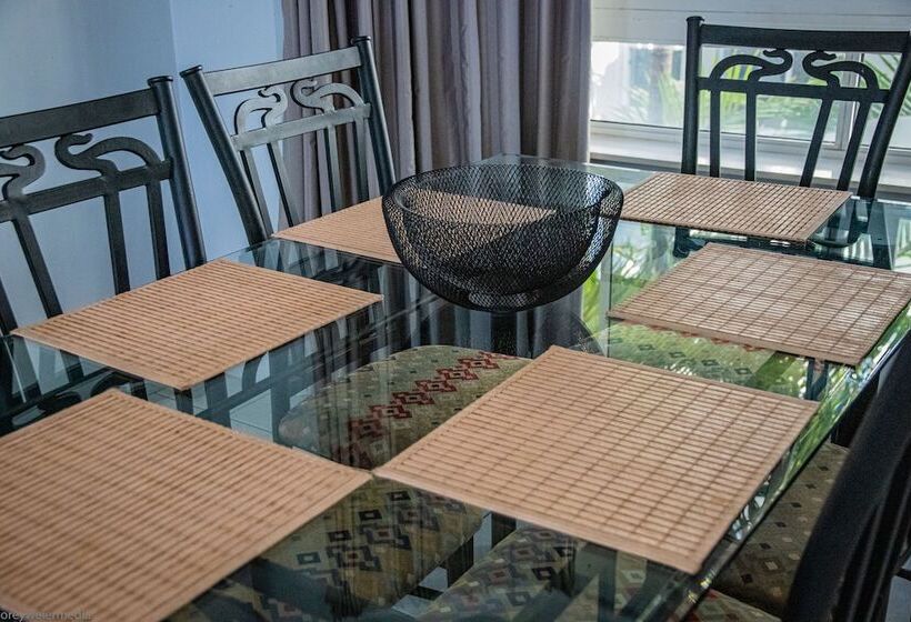 2침실 패밀리 아파트, Tripcony Quays Apartments