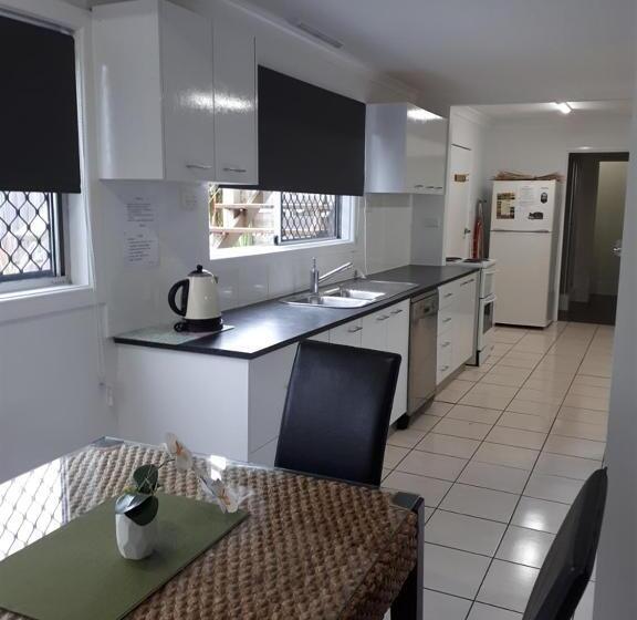 침실 2개 아파트, Airlie Apartments