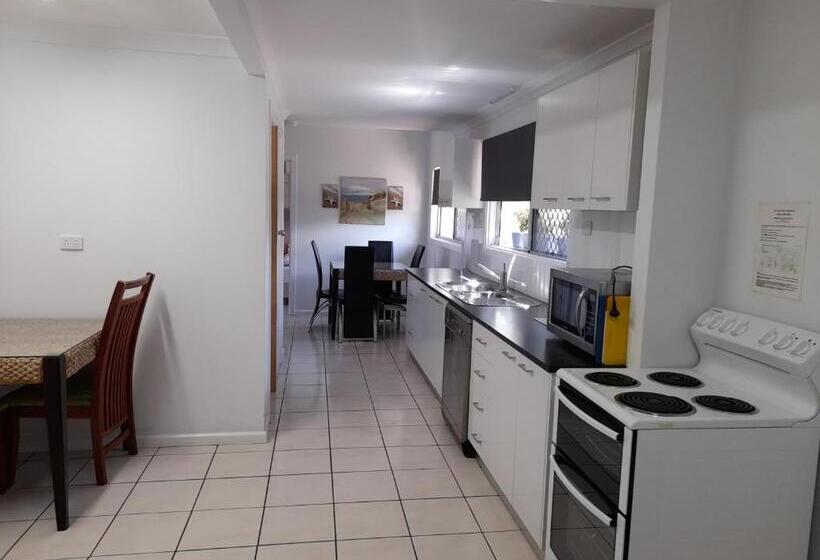 침실 3개 아파트, Airlie Apartments