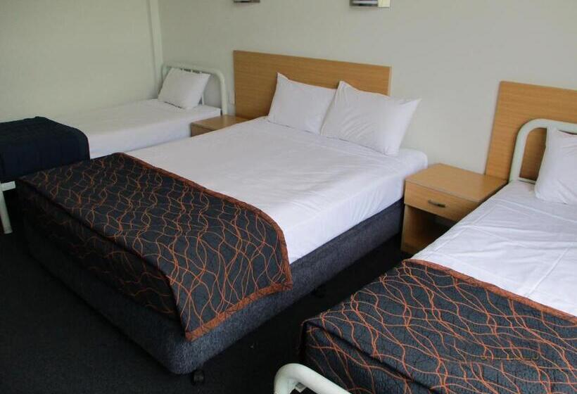 패밀리 룸, Airway Motel