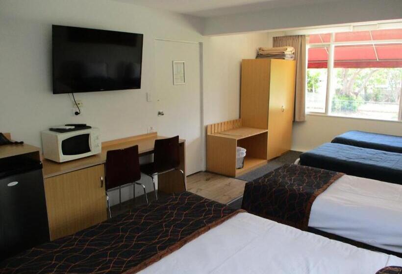 패밀리 룸, Airway Motel