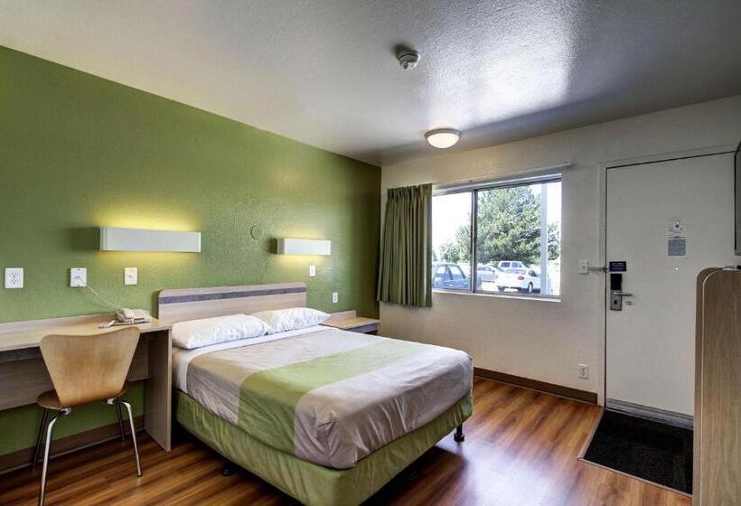Номер Deluxe, Econo Lodge Midvale