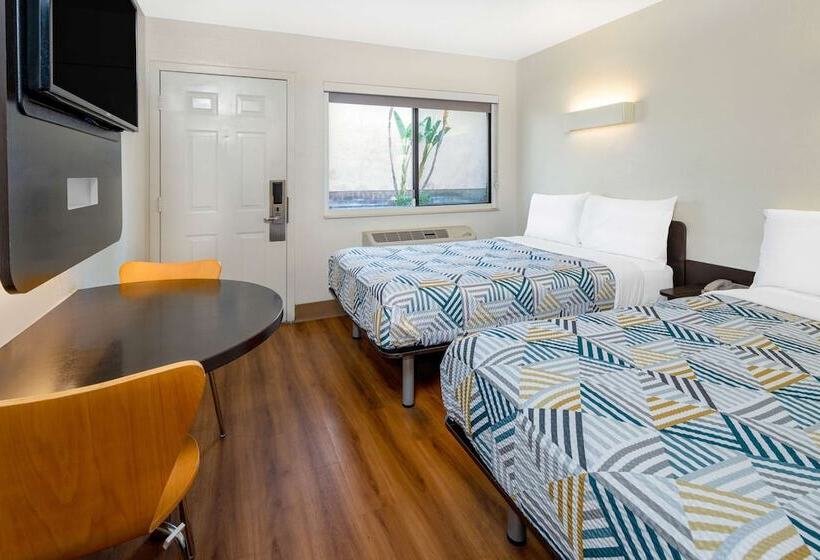 Номер Deluxe, Motel 6 Santa Barbara, Ca   State Street