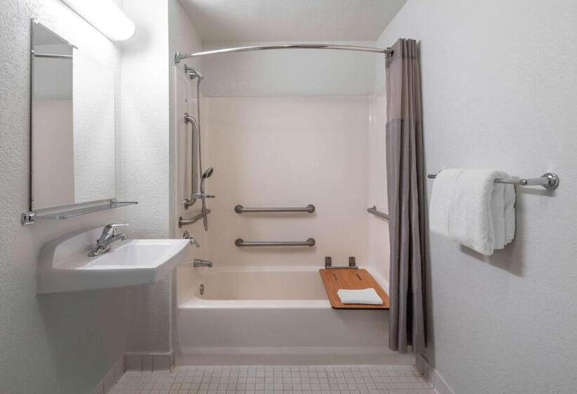 Номер Стандарт Адаптированный для Инвалидов, Motel 6 Santa Barbara, Ca   State Street