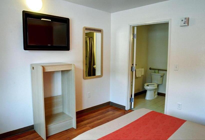 חדר סטנדרט מותאם לאדם עם מוגבלויות, Motel 6slidell, La  New Orleans