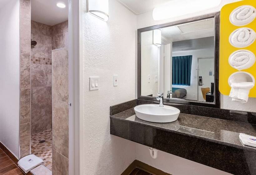חדר סטנדרט שתי מיטות זוגיות, Motel 6valdosta, Ga  University
