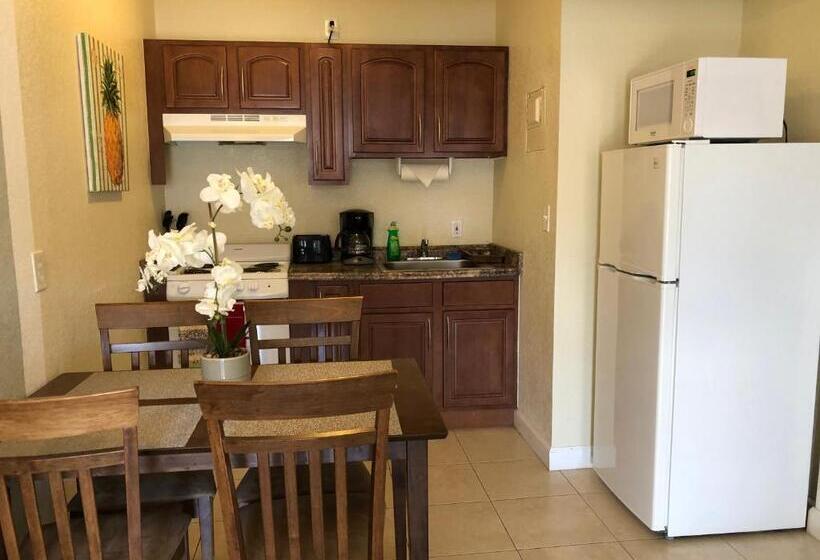 סוויטה, Coral Key Inn