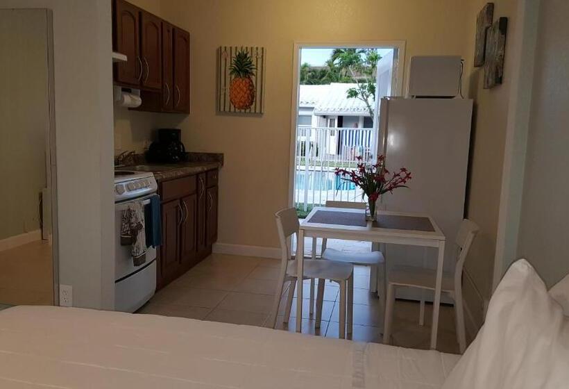 סטודיו דלוקס, Coral Key Inn