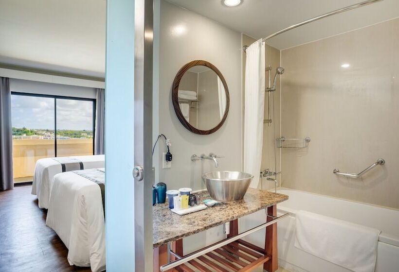 اتاق استاندارد, Guam Plaza Resort