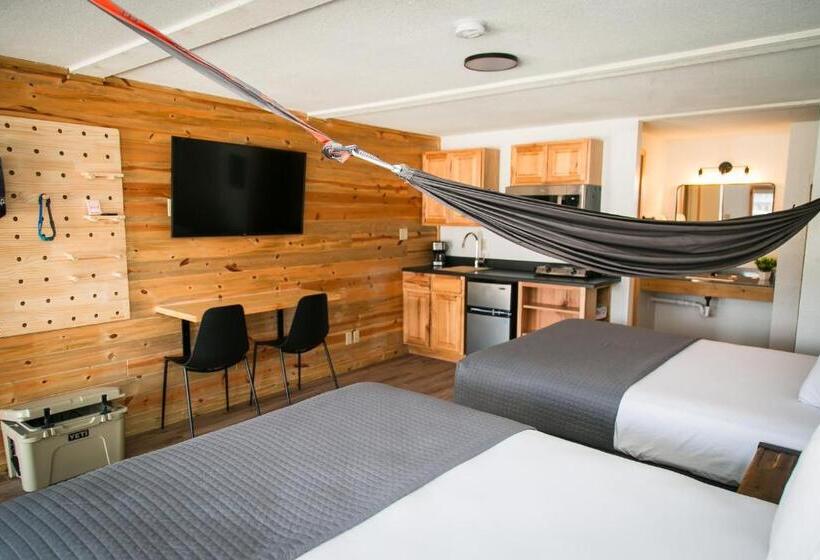 Студия Deluxe, Loge Wolf Creek