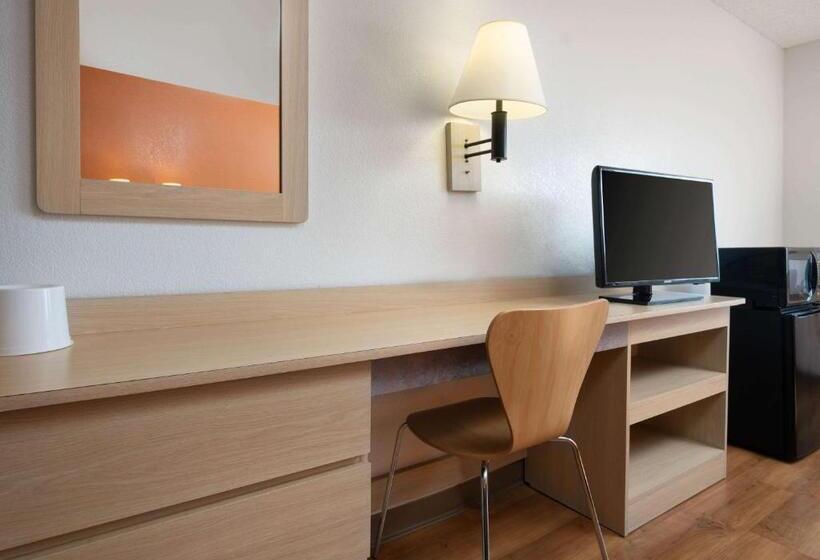 장애인을 위한 스탠다드 룸, Motel 6 San Simeon, Ca  Hearst Castle Area