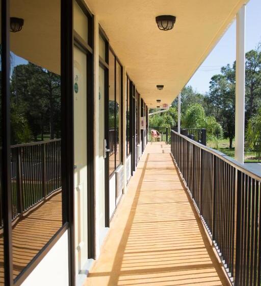 Номер Стандарт, At Home Inn  Fort Pierce