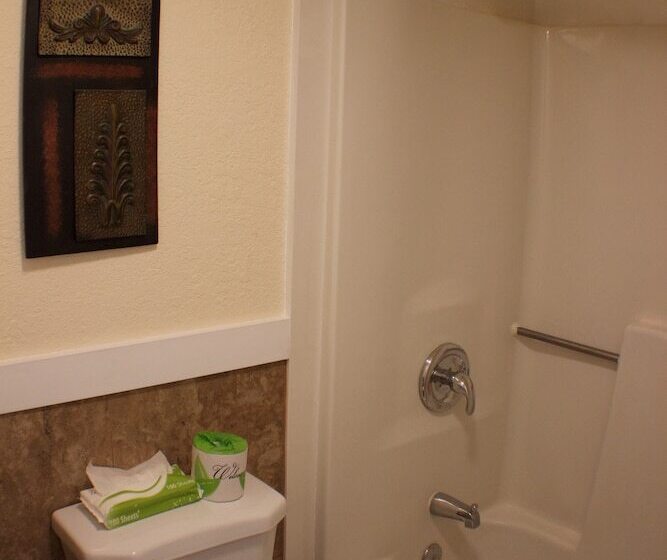 Номер Стандарт, At Home Inn  Fort Pierce