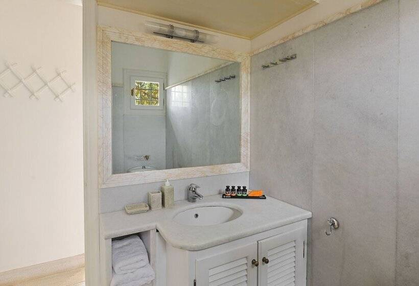 2 Bedroom Apartment Pool View, Villa Nika