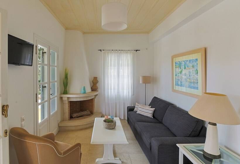 2 Bedroom Apartment Pool View, Villa Nika