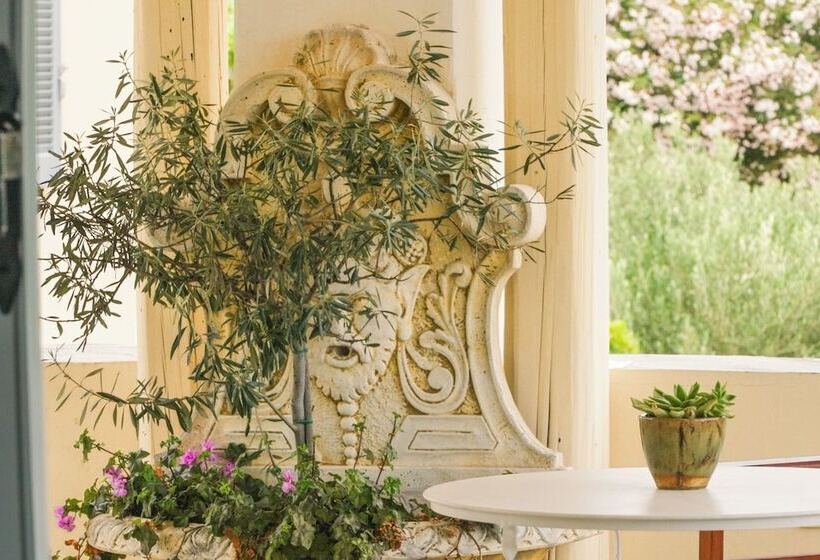 , Villa Nika