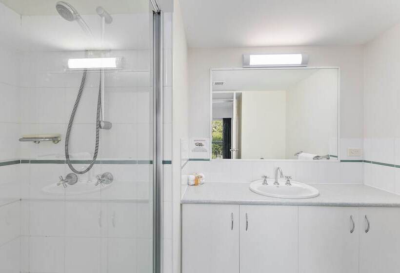 Апартаменты 1 Спальня, White Crest Apartments