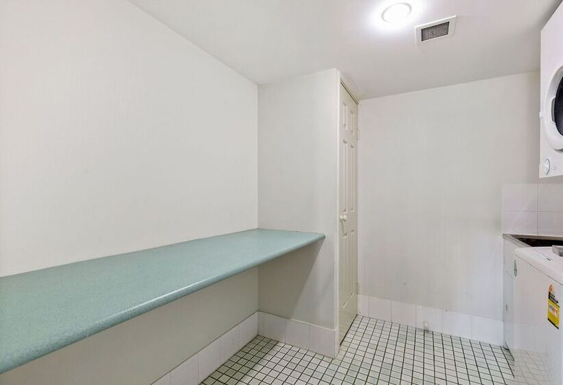 Апартаменты 2 Спальни, White Crest Apartments
