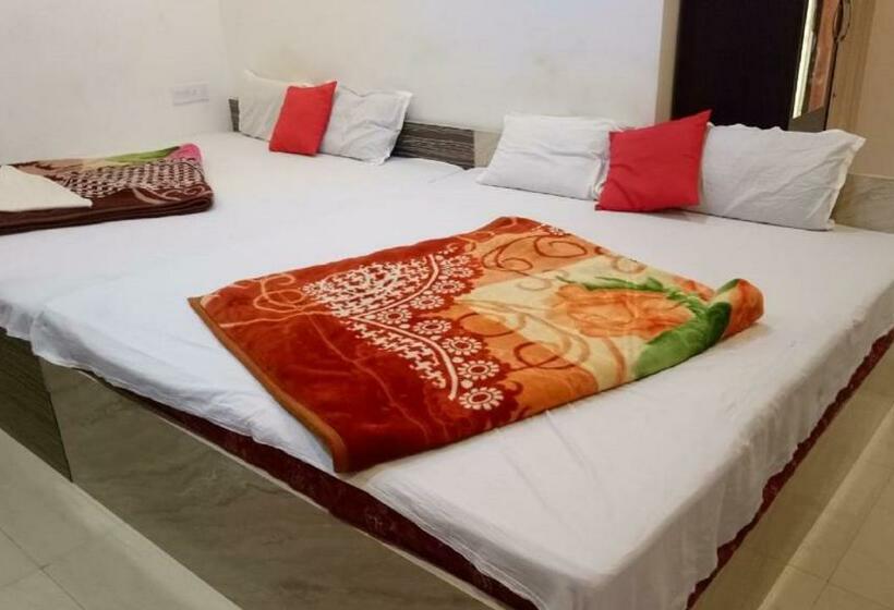 غرفة ديلوكس رباعية, Staymaker Gharana Resort