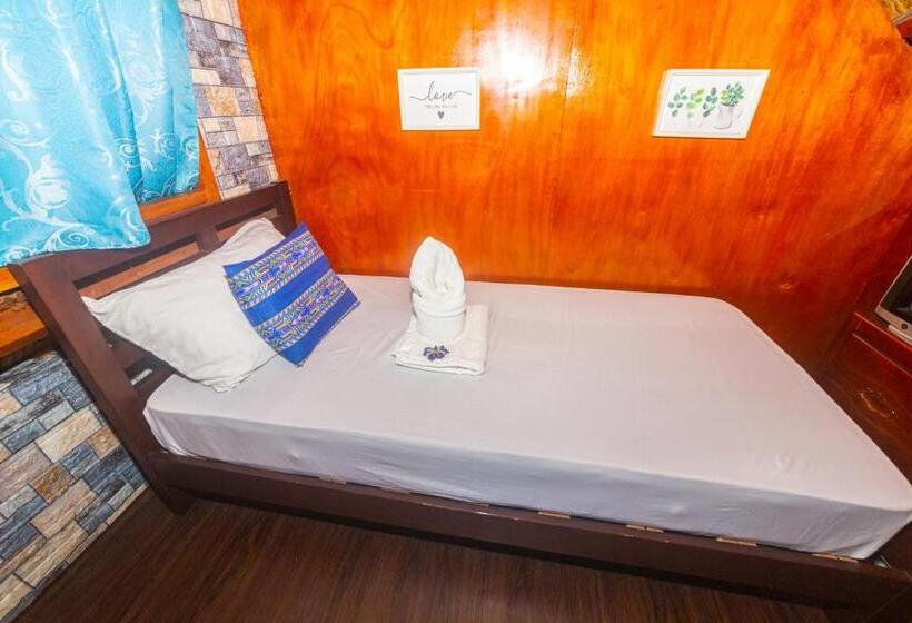 Четырехместный Номер Economy, Blue Moon Inn