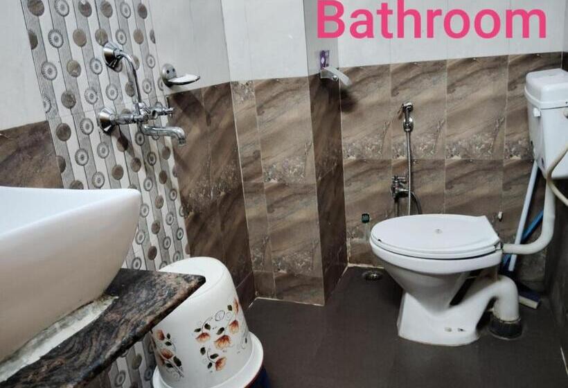 غرفة ديلوكس, Ds Residency Varanasi Prime Location Parking