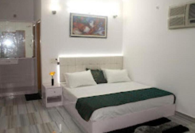غرفة ديلوكس, Ds Residency Varanasi Prime Location Parking