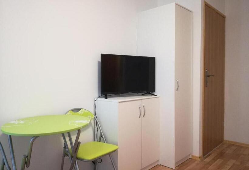 غرفة قياسية, Agrowczasy Nad Stawem