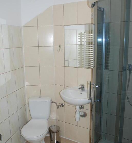 Стандартный внешний трехместный номер с ванной комнатой, Apartamenty Pod Werchowyną