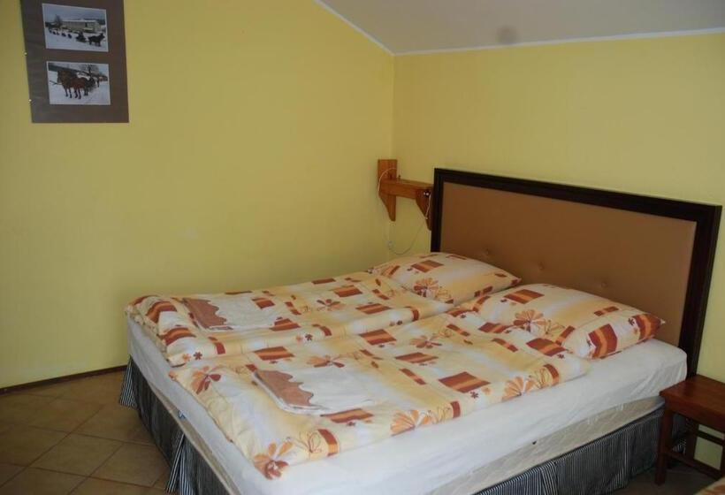 Quarto triplo standard com casa de banho exterior, Apartamenty Pod Werchowyną