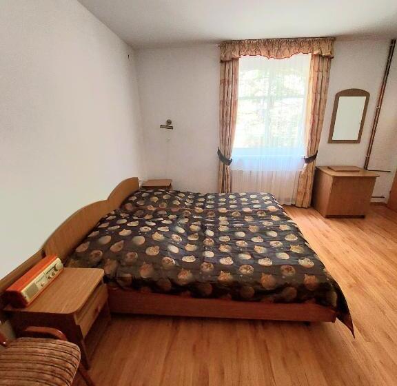 اتاق ساده سه‌ نفره, Marel Apartments U Sowy  Sauna Polanica Zdrój