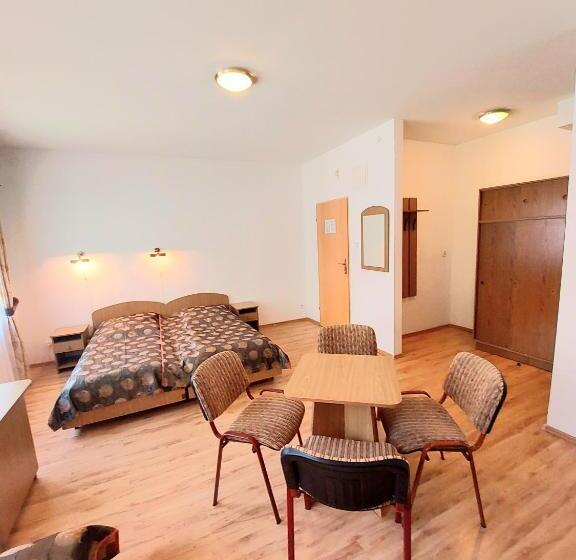 اتاق استاندارد چهار تخته, Marel Apartments U Sowy  Sauna Polanica Zdrój
