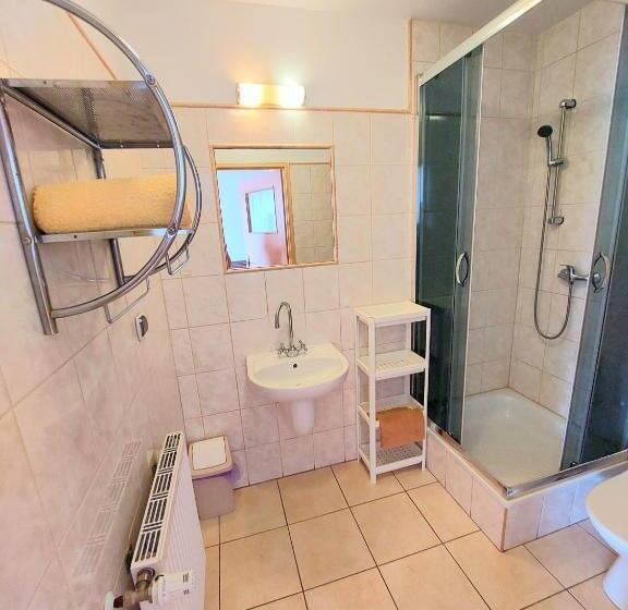 اتاق استاندارد سه نفره, Marel Apartments U Sowy  Sauna Polanica Zdrój