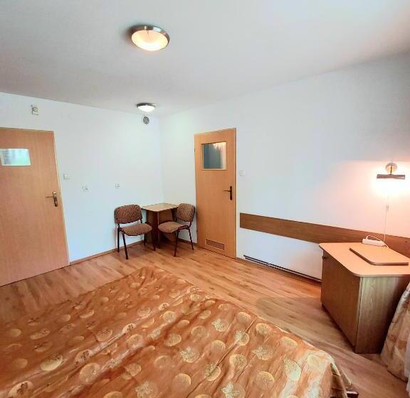 اتاق ساده سه‌ نفره, Marel Apartments U Sowy  Sauna Polanica Zdrój