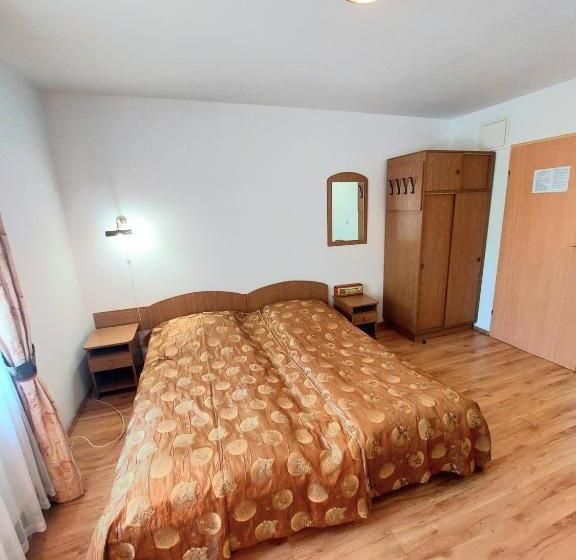 اتاق ساده سه‌ نفره, Marel Apartments U Sowy  Sauna Polanica Zdrój