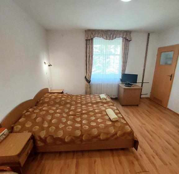 اتاق ساده سه‌ نفره, Marel Apartments U Sowy  Sauna Polanica Zdrój
