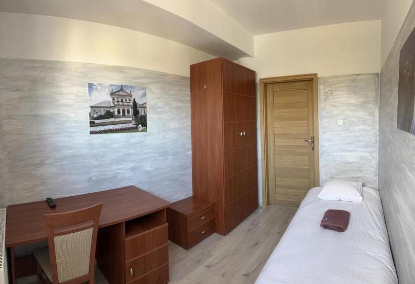 اتاق استاندارد یک نفره, Hostel Radom