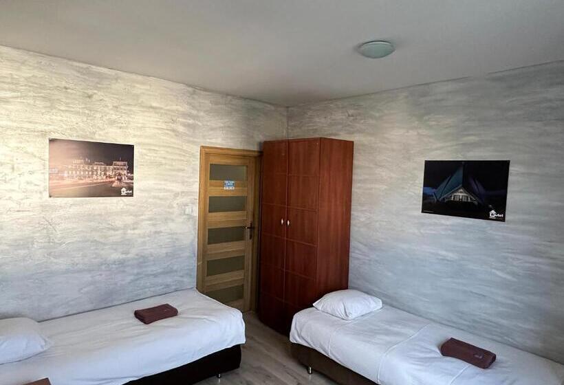 اتاق چهار تخته با دستشویی مشترک, Hostel Radom