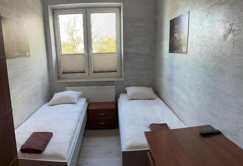 تختخواب در اتاق مشترک, Hostel Radom