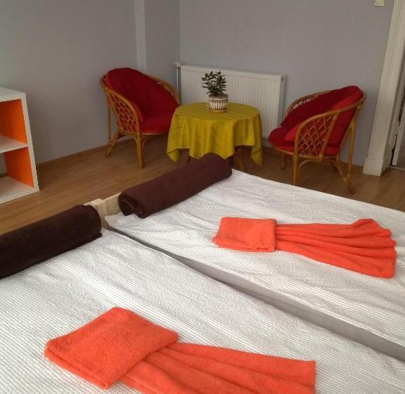 Студия Стандарт, Hostel Staromiejski